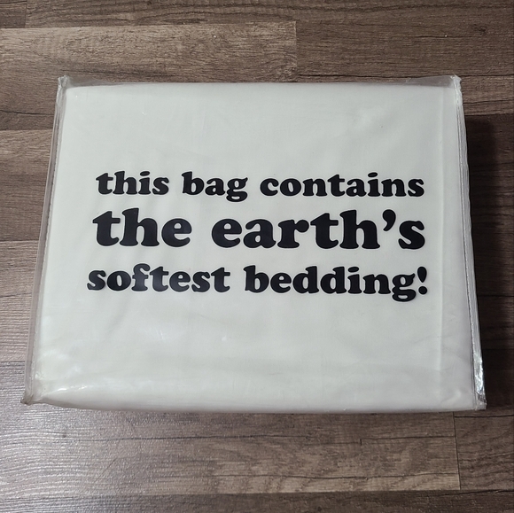 this bag contains the earth's softest bedding twin xl white sheets - Picture 3 of 5